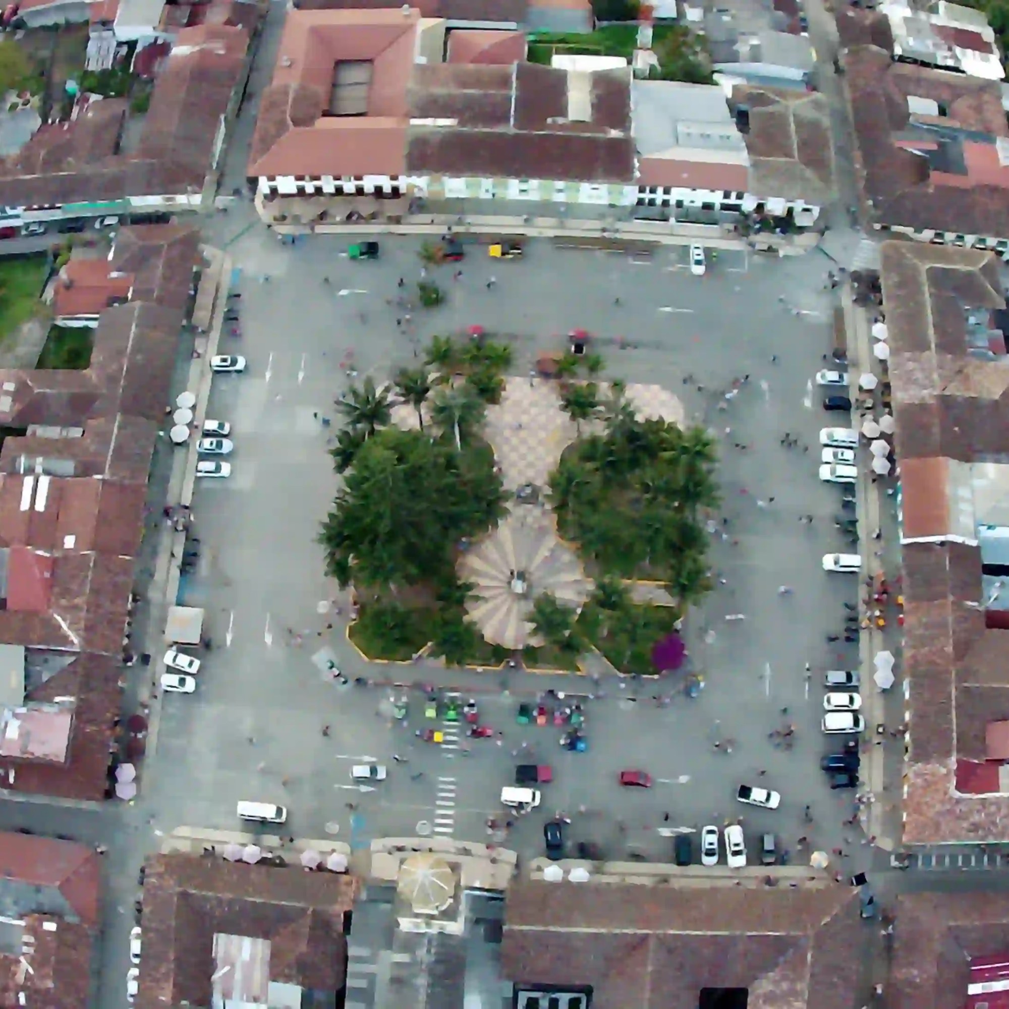 Toma de drone de la plaza principal de Salento, Quindío.