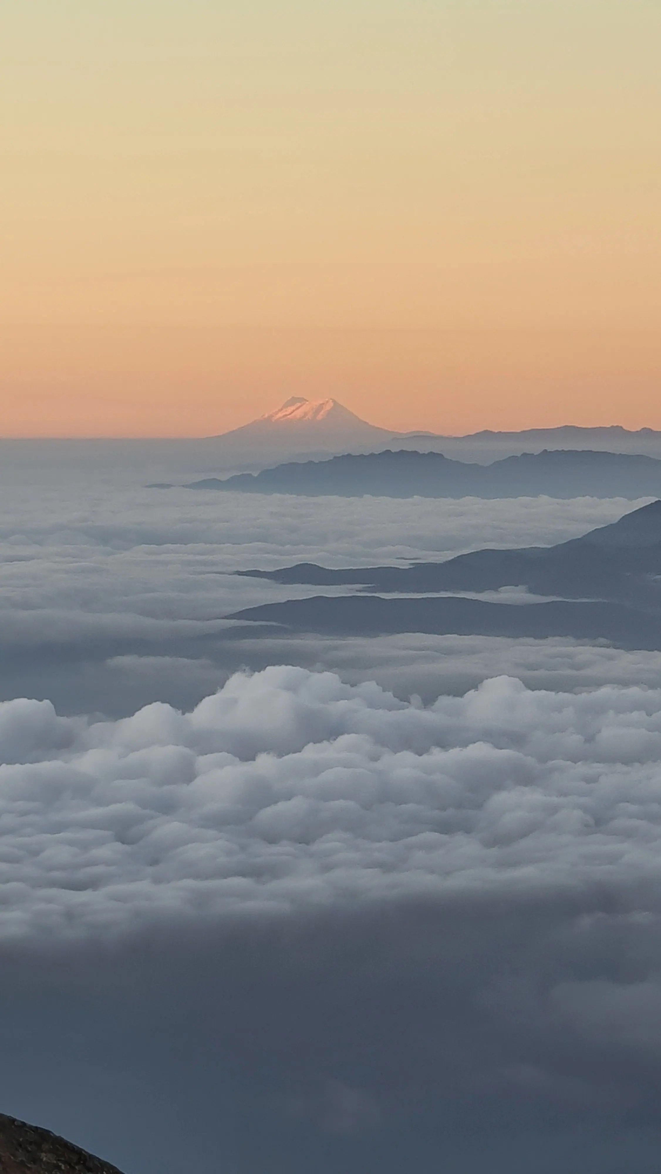 Volcan Nevado del Huila desde la cumbre del Volcan Nevado del Tolima