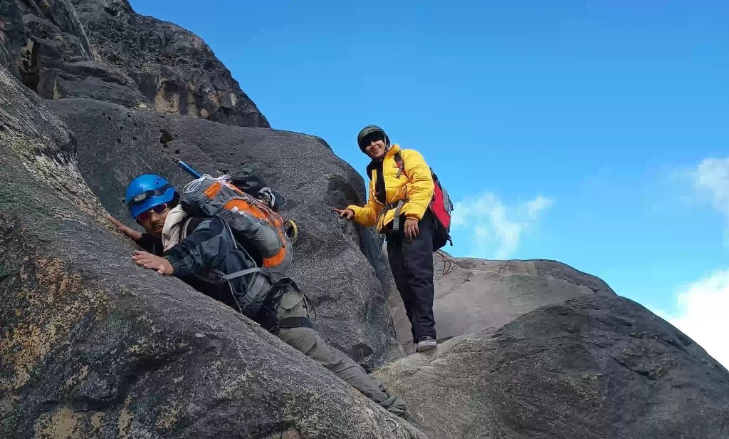Subir a lo bien: Como disfrutar la montaña de manera segura y responsable