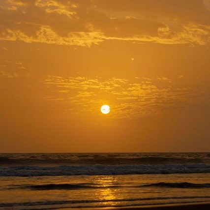 Atardecer desde la playa en Bahia Solano Tour de Avistamiento de Ballenas